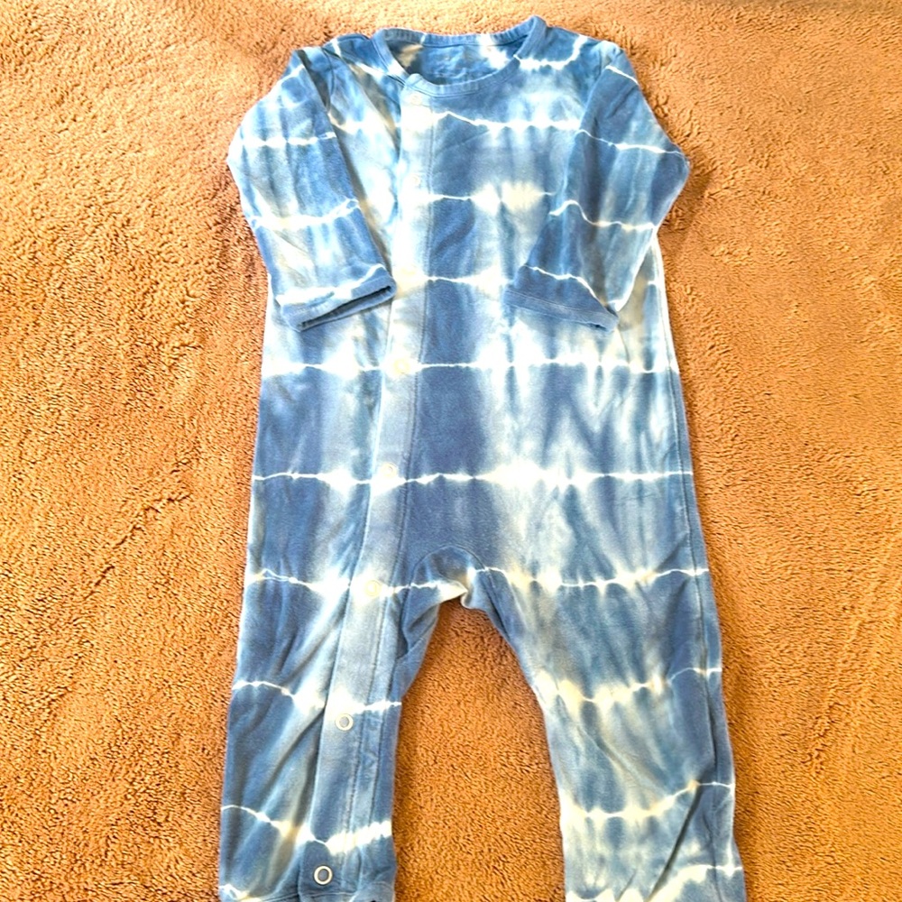 Pehr long sleeve one piece romper. Pretty blue tie dye print. Size 6-12 months.